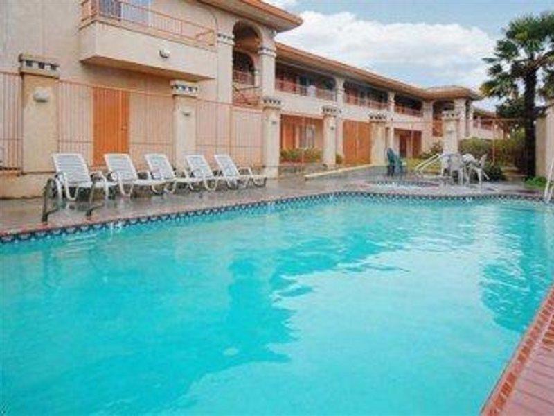 Baymont By Wyndham Manteca Hotel Bagian luar foto