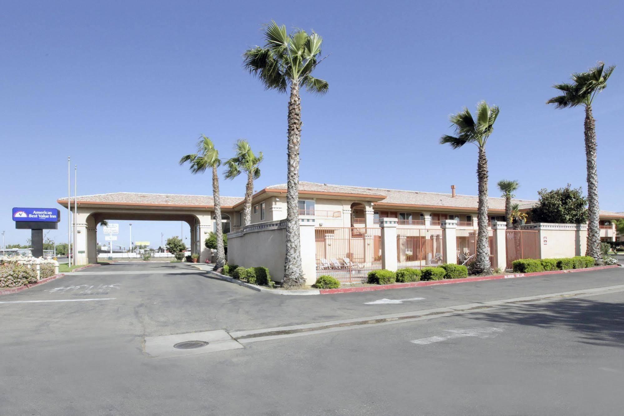 Baymont By Wyndham Manteca Hotel Bagian luar foto