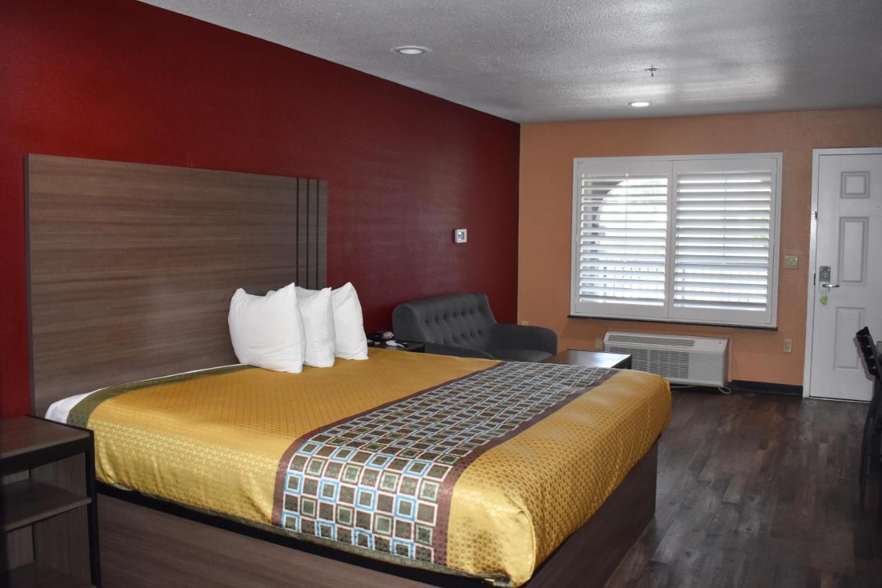 Baymont By Wyndham Manteca Hotel Bagian luar foto