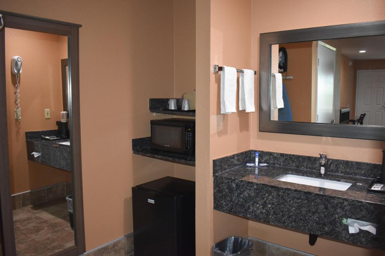 Baymont By Wyndham Manteca Hotel Bagian luar foto