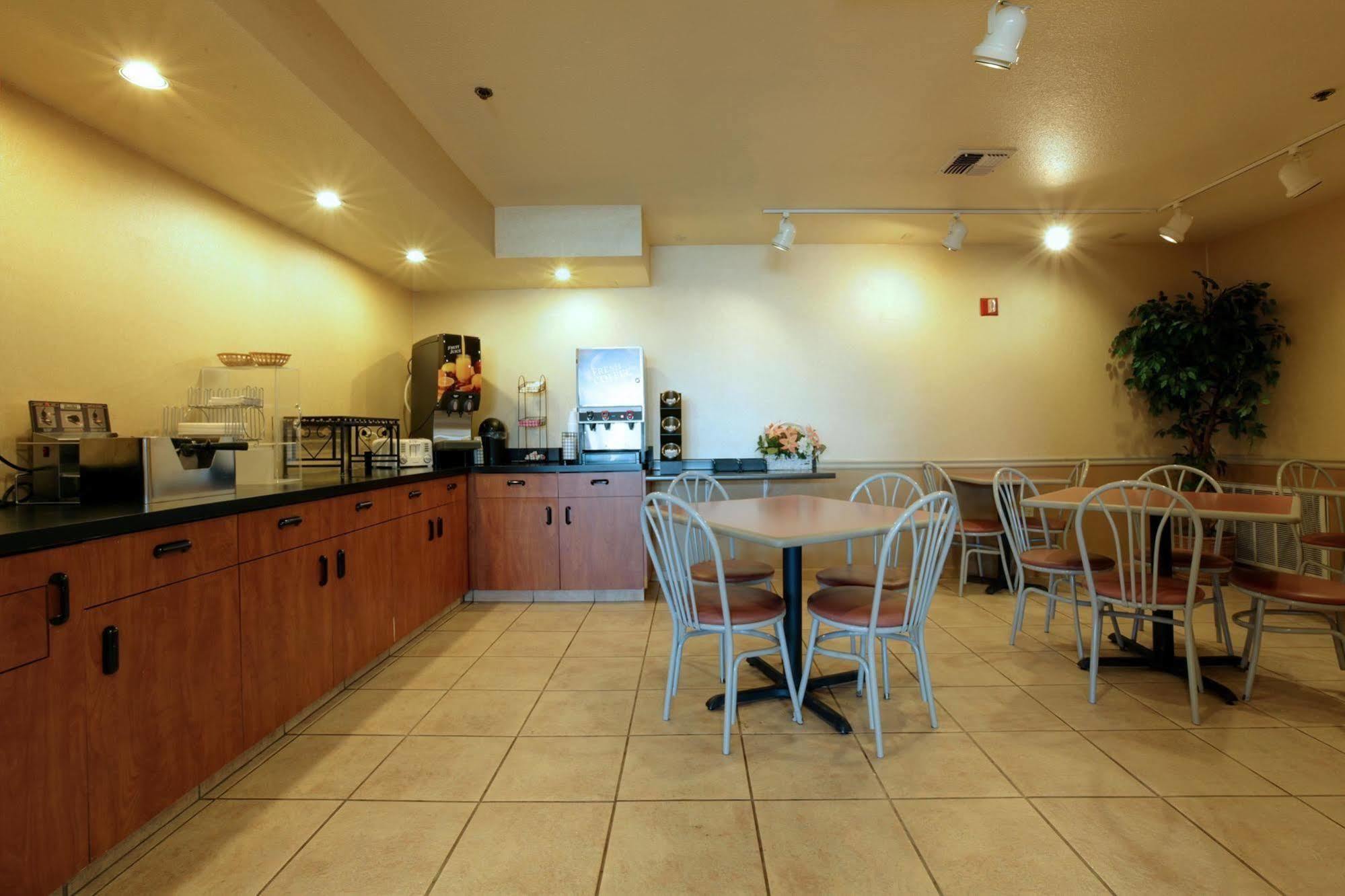 Baymont By Wyndham Manteca Hotel Restoran foto
