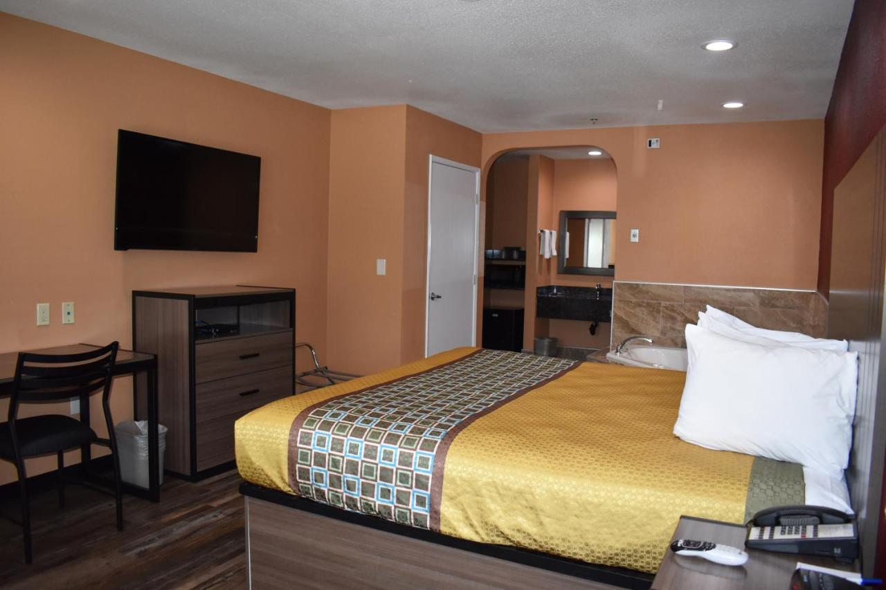 Baymont By Wyndham Manteca Hotel Bagian luar foto