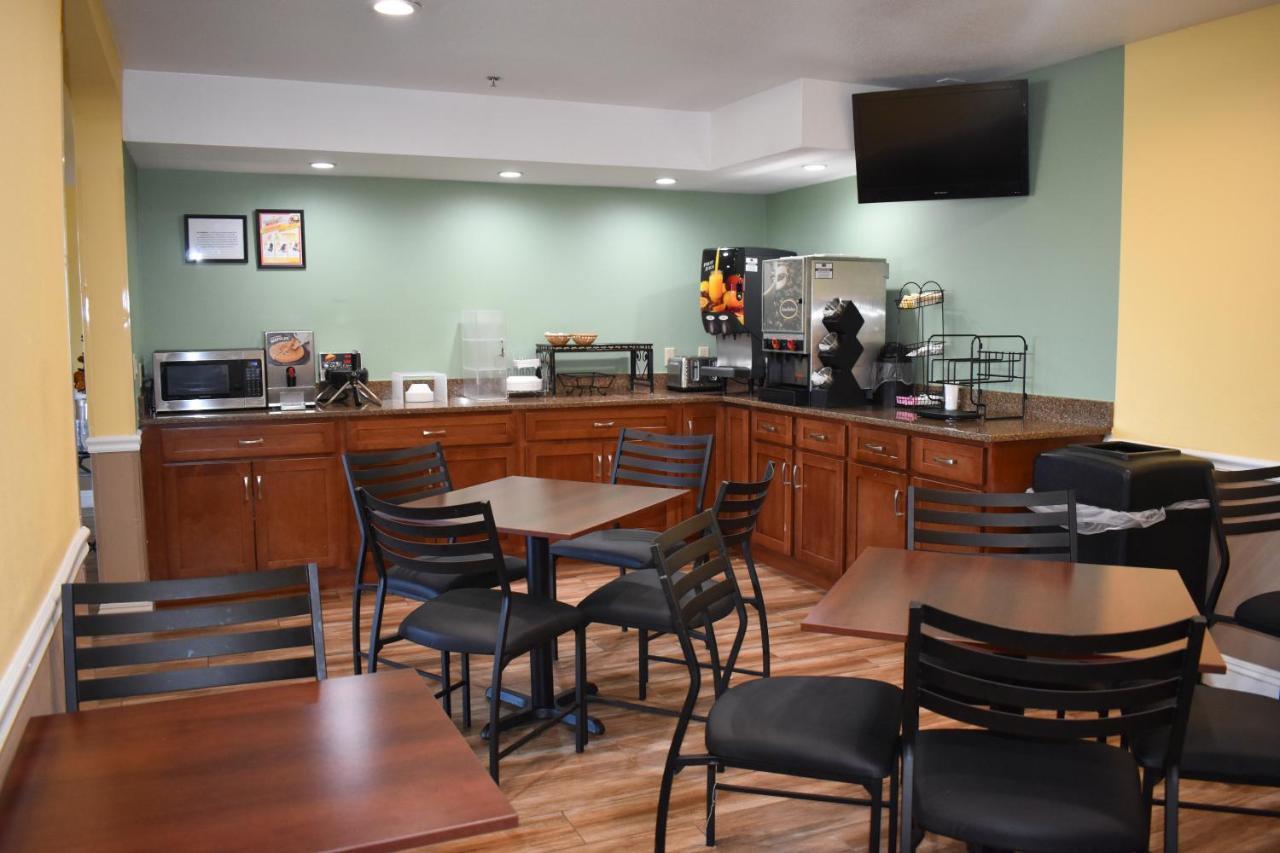 Baymont By Wyndham Manteca Hotel Bagian luar foto